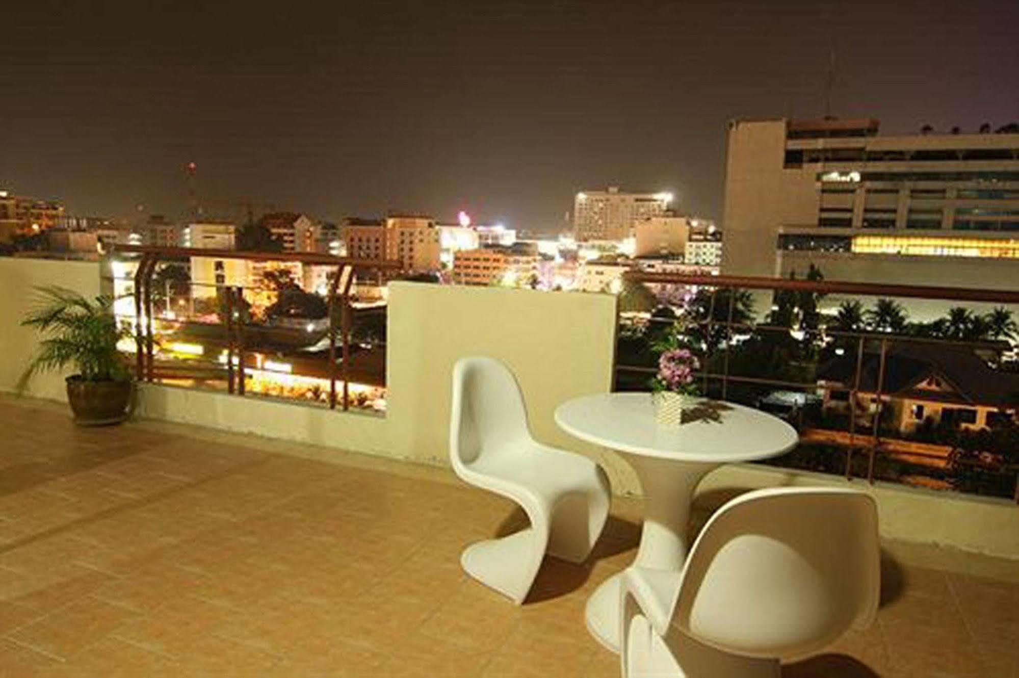 Eastiny Residence Hotel Pattaya Exterior photo